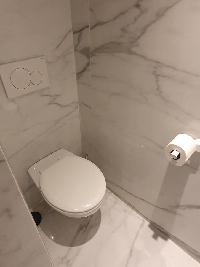 B96 Suites Brussel Bagian luar foto