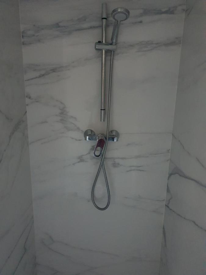 B96 Suites Brussel Bagian luar foto