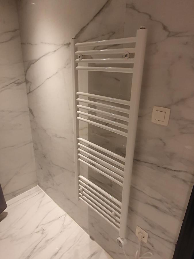 B96 Suites Brussel Bagian luar foto